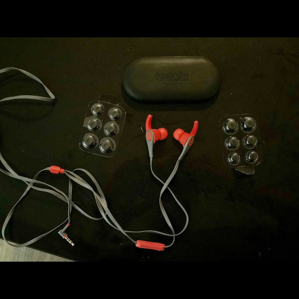 Tour 3 Dre beats siren red